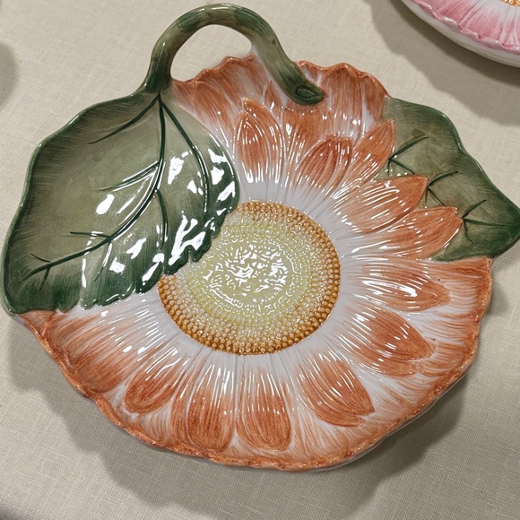 Tiffany & Co. Sunflower Plates in Pink, Orange, Yellow, and Green - Picture 5 of 7